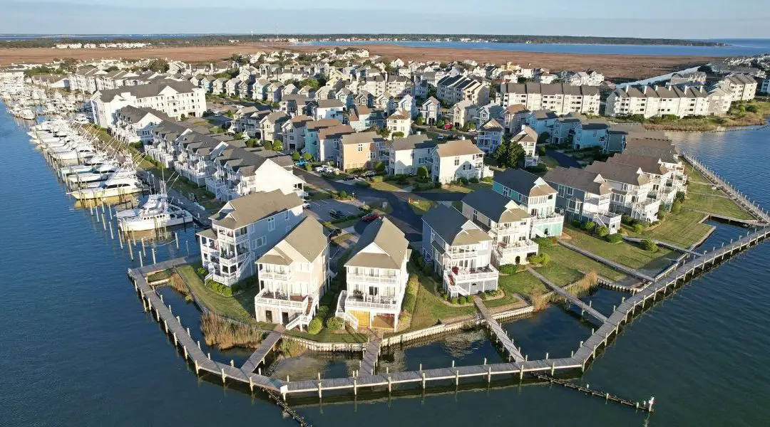 The Top 5 US Towns With The Most Beautiful Waterfront Homes