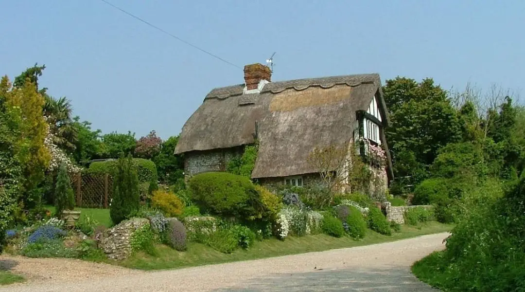 A Mixture of Old-World Charm and Comfort: Devonshire Styling 